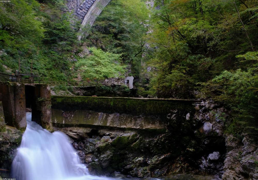 Ai Beling Waterfall