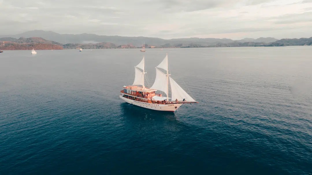 Komodo 3D2N Private Charter: Whole-Boat Phinisi