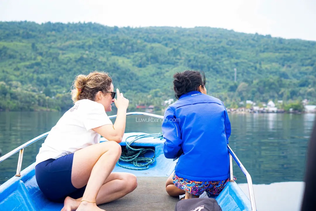 Banggai Islands 1-Day Trip: Snorkel, Island Hop & Dolphins